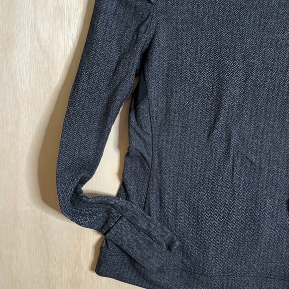 Lululemon Think fast top. Size 6 - Picture 3 of 10